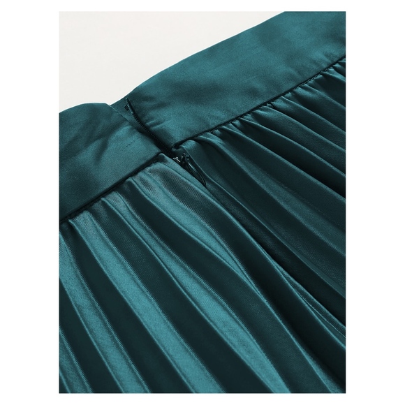 Green Pleated Flared Satin Midi Skirt - Picture 4 of 8